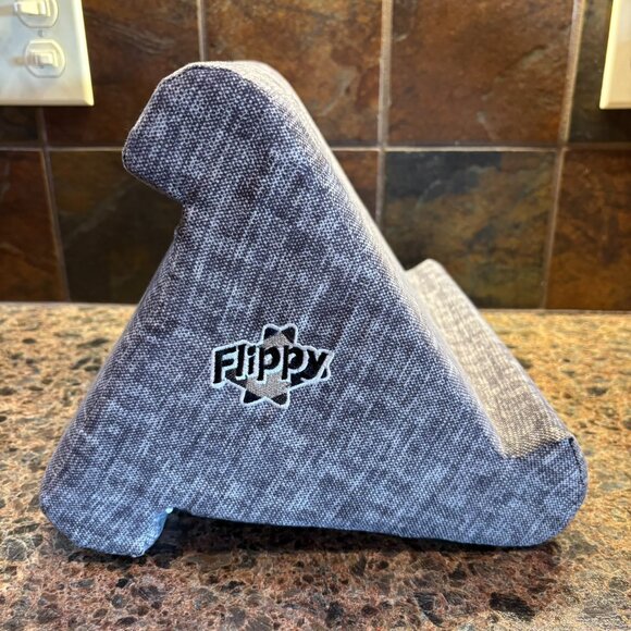 Flippy Tablet Stand with Storage Cubby Multi Angle Tablet View Holder Pillow - Picture 1 of 7